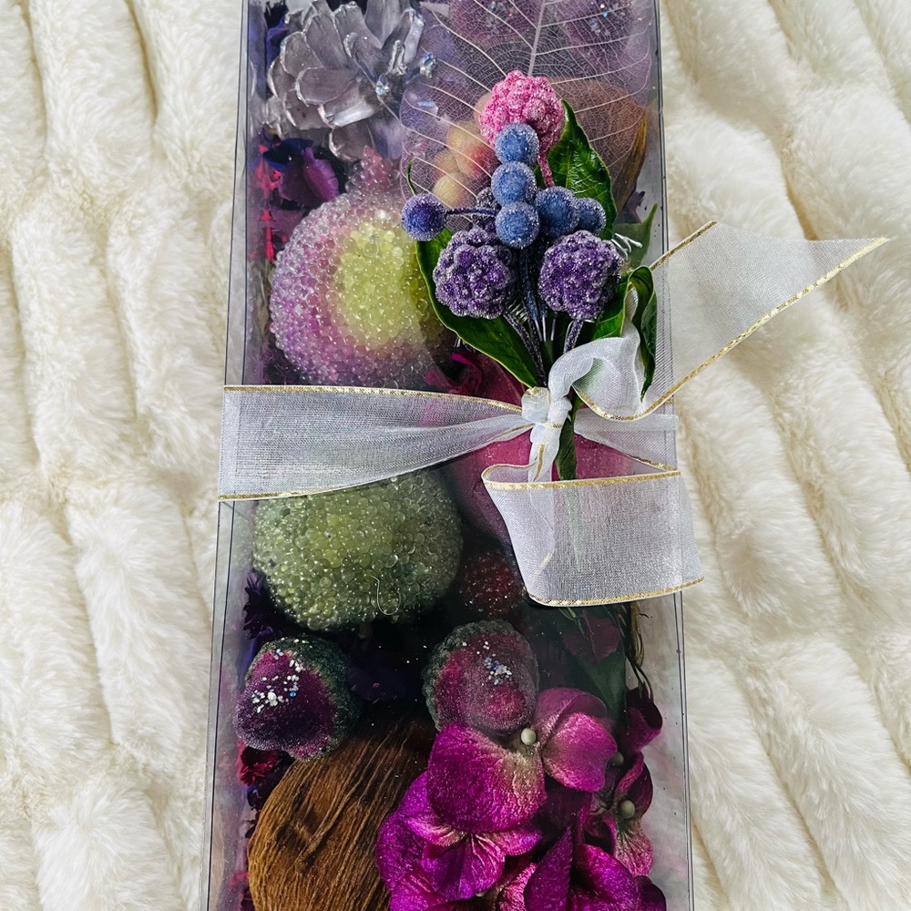 Potpourri and beaded fruit in set/2 boxes. Lightly scented. Beautiful! NWT❣️ - Picture 2 of 6